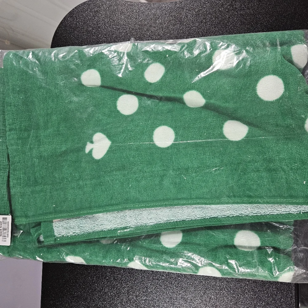 Kate Spade Dot and Spade Green & White Beach Towel- Brand New